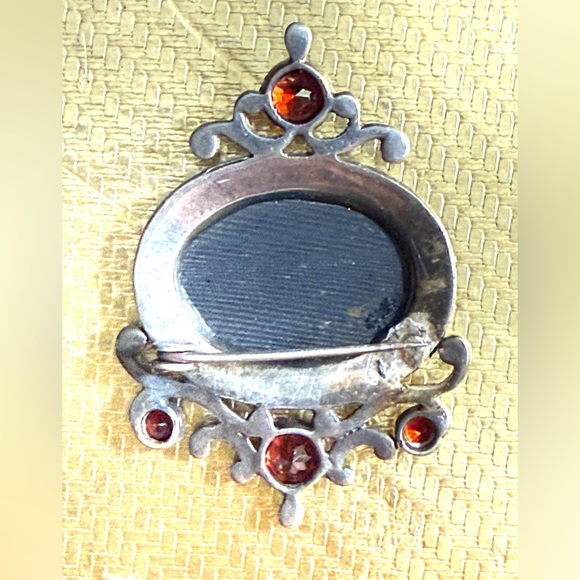 Vintage Gorgeous Black and Red Brooch. Missing Clasp on One Side! - Picture 3 of 6
